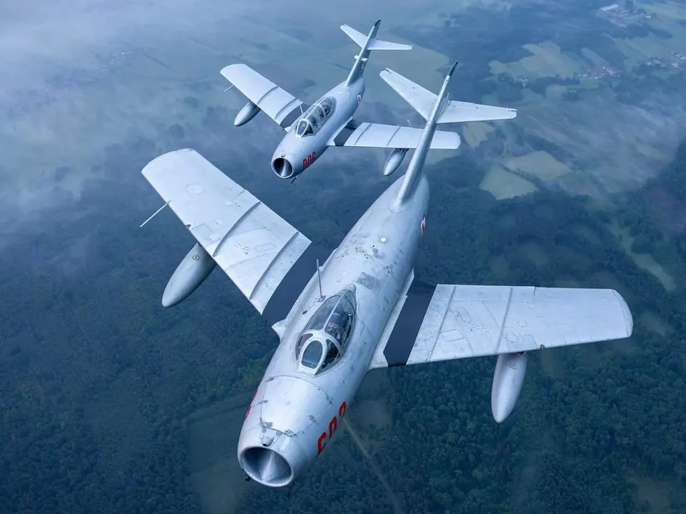 SB Lim-2 / MiG-15UTI, numer boczny 006